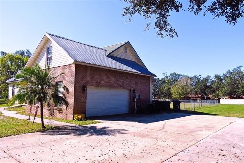 House in Lakeland, Florida 3 bedrooms, 190.45 sq.m. № 1565449 - photo 2