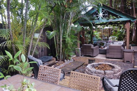 Commercial property in Miami, Florida 273.32 sq.m. № 2254018 - photo 13