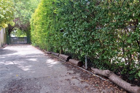 Commercial property in Miami, Florida 273.32 sq.m. № 2254018 - photo 4