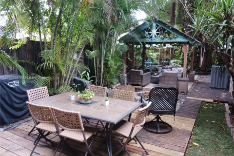 Commercial property in Miami, Florida 273.32 sq.m. № 2254018 - photo 11