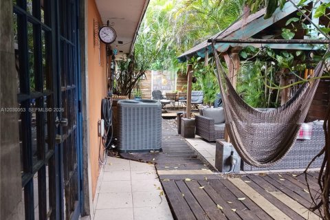 Commercial property in Miami, Florida 273.32 sq.m. № 2254018 - photo 8