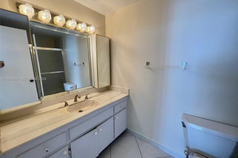Copropriété à vendre à Hollywood, Floride: 2 chambres, 105.17 m2 № 2027183 - photo 15