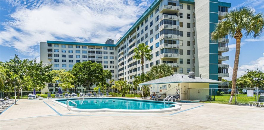 Condo à Hollywood, Floride, 2 chambres  № 2027183