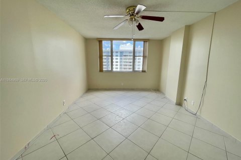 Copropriété à vendre à Hollywood, Floride: 2 chambres, 105.17 m2 № 2027183 - photo 11