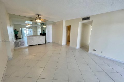 Copropriété à vendre à Hollywood, Floride: 2 chambres, 105.17 m2 № 2027183 - photo 6