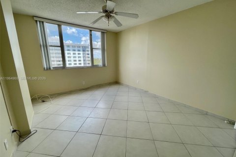 Copropriété à vendre à Hollywood, Floride: 2 chambres, 105.17 m2 № 2027183 - photo 16