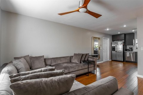 Condominio en alquiler en Tampa, Florida, 2 dormitorios, 75.44 m2 № 1765626 - foto 13