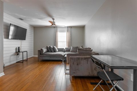 Condominio en alquiler en Tampa, Florida, 2 dormitorios, 75.44 m2 № 1765626 - foto 8