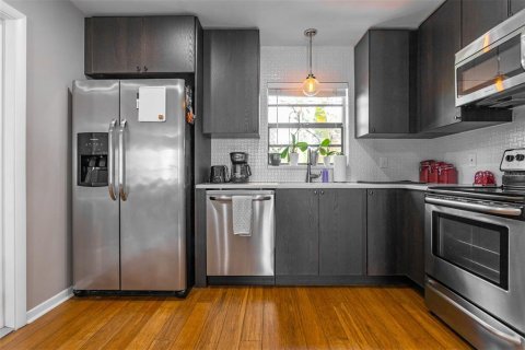 Condominio en alquiler en Tampa, Florida, 2 dormitorios, 75.44 m2 № 1765626 - foto 4