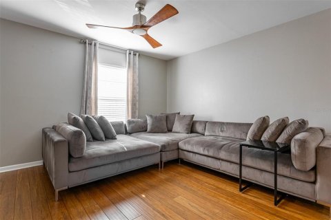 Condominio en alquiler en Tampa, Florida, 2 dormitorios, 75.44 m2 № 1765626 - foto 12