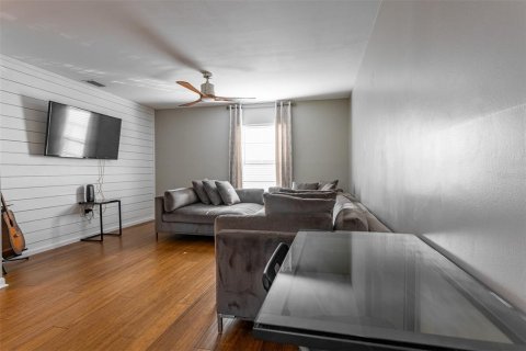Condominio en alquiler en Tampa, Florida, 2 dormitorios, 75.44 m2 № 1765626 - foto 9