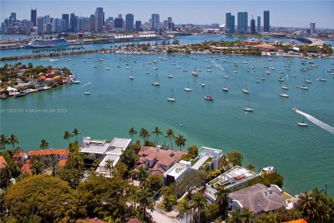 House in Miami Beach, Florida 6 bedrooms № 1695974 - photo 3