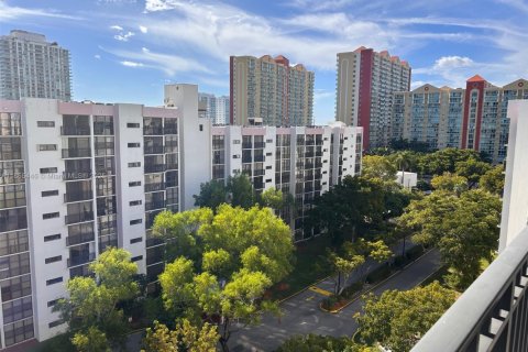 Снять в аренду кондоминиум в Санни-Айлс-Бич, Флорида 2 спальни, 83.05м2, № 1892863 - фото 10