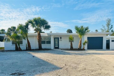 House in Nokomis, Florida 2 bedrooms, 156.35 sq.m. № 1523322 - photo 1