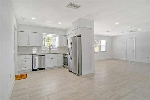 House in Nokomis, Florida 2 bedrooms, 156.35 sq.m. № 1523322 - photo 12