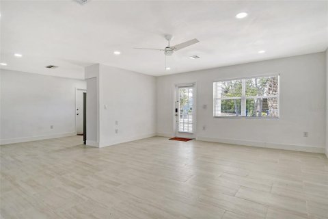 House in Nokomis, Florida 2 bedrooms, 156.35 sq.m. № 1523322 - photo 9