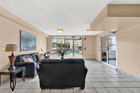 Condominio en alquiler en Miami, Florida, 2 dormitorios, 132.85 m2 № 1953368 - foto 4