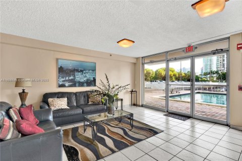 Condominio en alquiler en Miami, Florida, 2 dormitorios, 132.85 m2 № 1953368 - foto 5