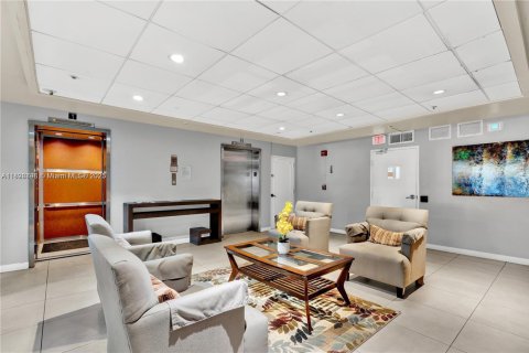 Condominio en alquiler en Miami, Florida, 2 dormitorios, 132.85 m2 № 1953368 - foto 3