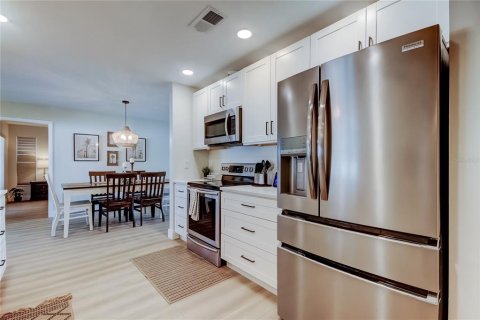 Villa ou maison à louer à Clearwater, Floride: 4 chambres, 174.47 m2 № 2103930 - photo 6