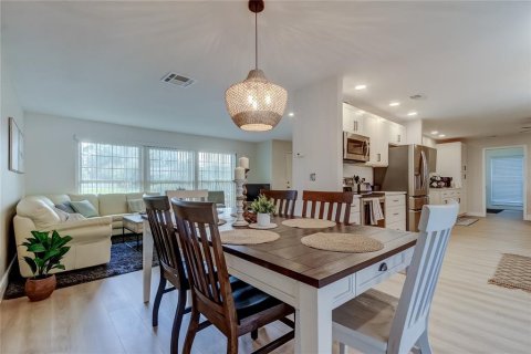 Villa ou maison à louer à Clearwater, Floride: 4 chambres, 174.47 m2 № 2103930 - photo 4