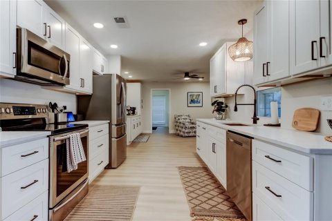 Villa ou maison à louer à Clearwater, Floride: 4 chambres, 174.47 m2 № 2103930 - photo 3