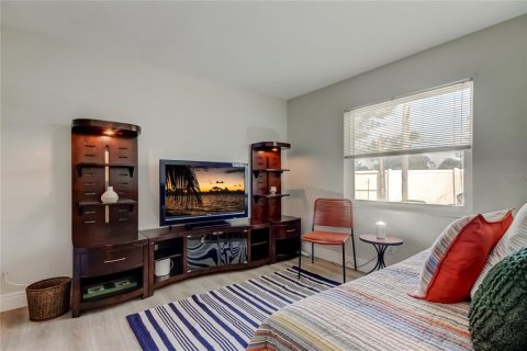 Villa ou maison à louer à Clearwater, Floride: 4 chambres, 174.47 m2 № 2103930 - photo 17