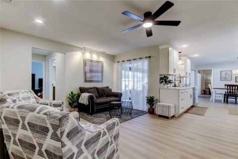 Villa ou maison à louer à Clearwater, Floride: 4 chambres, 174.47 m2 № 2103930 - photo 11