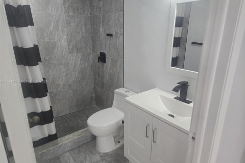 Condo in Miami, Florida, 2 bedrooms  № 2401271 - photo 8