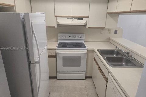 Condo in Miami, Florida, 2 bedrooms  № 2401271 - photo 7
