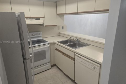 Condo in Miami, Florida, 2 bedrooms  № 2401271 - photo 6