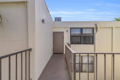 Condo in Aventura, Florida, 4 bedrooms  № 1878633 - photo 30