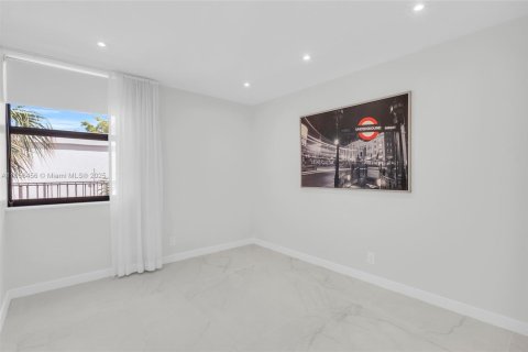 Condo in Aventura, Florida, 4 bedrooms  № 1878633 - photo 15