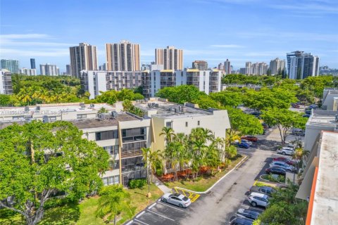 Condo in Aventura, Florida, 4 bedrooms  № 1878633 - photo 28