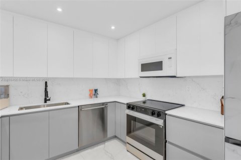 Condo in Aventura, Florida, 4 bedrooms  № 1878633 - photo 3