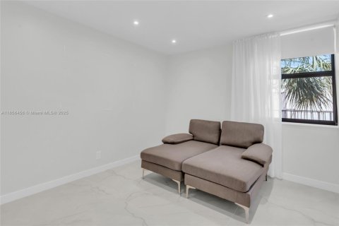 Condo in Aventura, Florida, 4 bedrooms  № 1878633 - photo 18