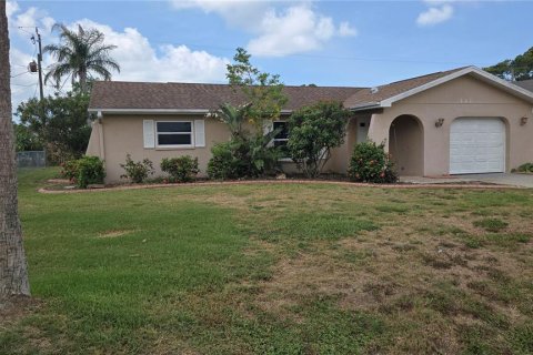 House in Venice, Florida 2 bedrooms, 119.38 sq.m. № 2218224