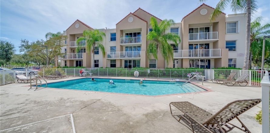 Condominio en Hollywood, Florida, 2 dormitorios  № 1997002