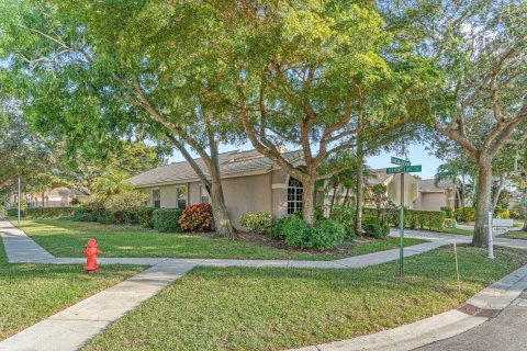House in Boynton Beach, Florida 3 bedrooms, 204.38 sq.m. № 1117796 - photo 1