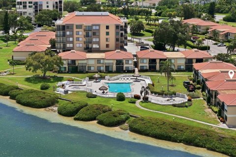 Condo in Saint Petersburg, Florida, 2 bedrooms  № 2349732