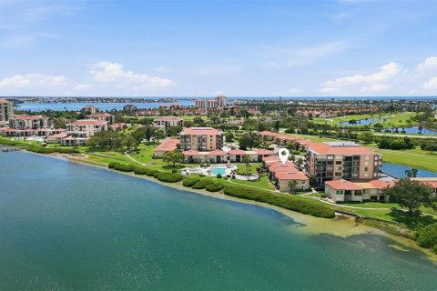 Condo in Saint Petersburg, Florida, 2 bedrooms № 2349732 - photo 24