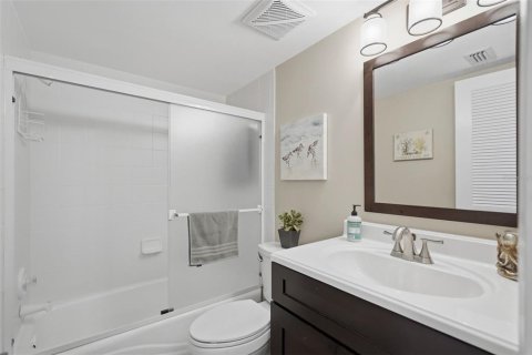 Condo in Saint Petersburg, Florida, 2 bedrooms № 2349732 - photo 16