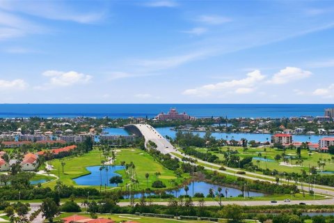 Condo in Saint Petersburg, Florida, 2 bedrooms № 2349732 - photo 26