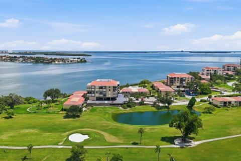 Condo in Saint Petersburg, Florida, 2 bedrooms № 2349732 - photo 23