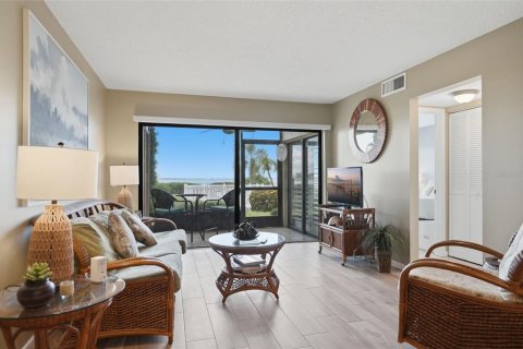 Condo in Saint Petersburg, Florida, 2 bedrooms № 2349732 - photo 8