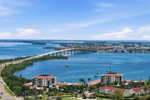 Condo in Saint Petersburg, Florida, 2 bedrooms № 2349732 - photo 25