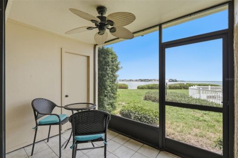 Condo in Saint Petersburg, Florida, 2 bedrooms № 2349732 - photo 19