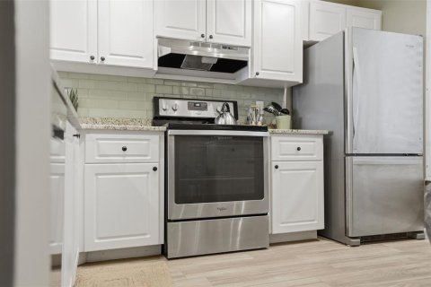 Condo in Saint Petersburg, Florida, 2 bedrooms № 2349732 - photo 5