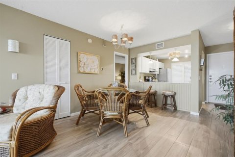 Condo in Saint Petersburg, Florida, 2 bedrooms № 2349732 - photo 7