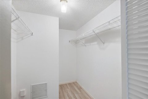 Condo in Saint Petersburg, Florida, 2 bedrooms № 2349732 - photo 17